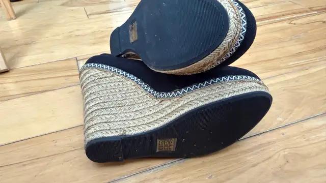 women wedge high heels sz 8 in Women's - Shoes in Calgary - Image 4