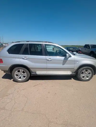 I have for sale a 2004 BMW X5. This SUV has the 4.4 litre V8 with lots of power. 253,000 km Almost z...