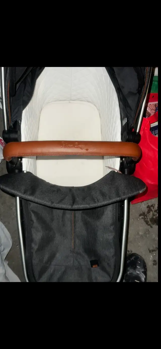 sliver cross Bassinet carrier in Strollers, Carriers & Car Seats in City of Montréal - Image 8