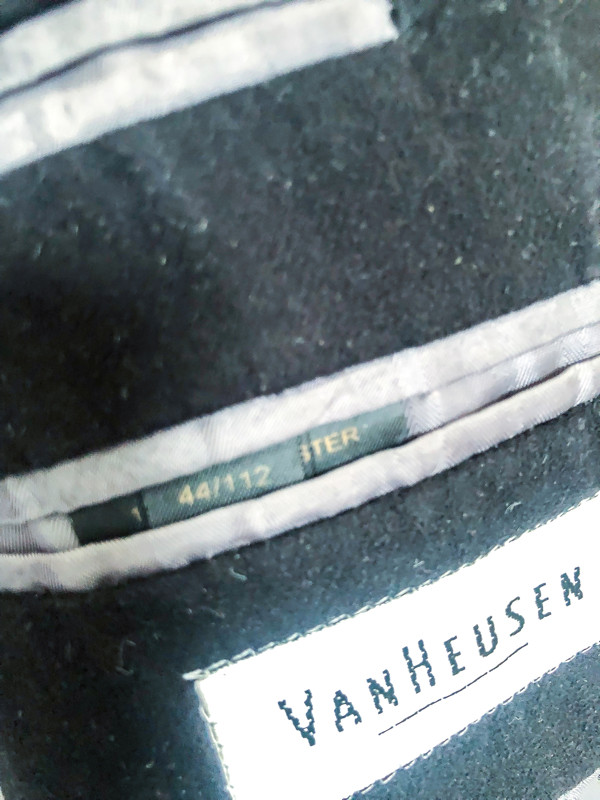 Van Heusen Mens Jacket Size: 44 in Men's in Hamilton - Image 3