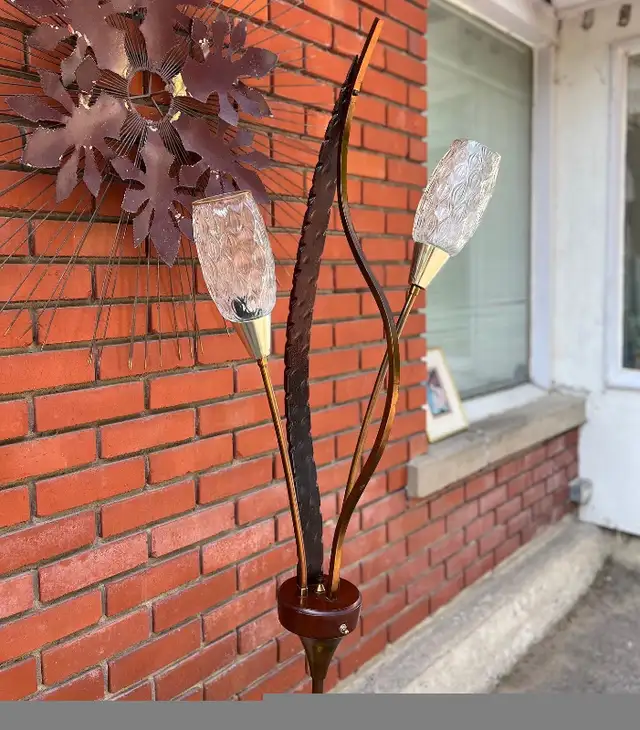 Magnifique la Pe sur pied mid century 1960 vintage floor lamp in Indoor Lighting & Fans in City of Montréal - Image 4