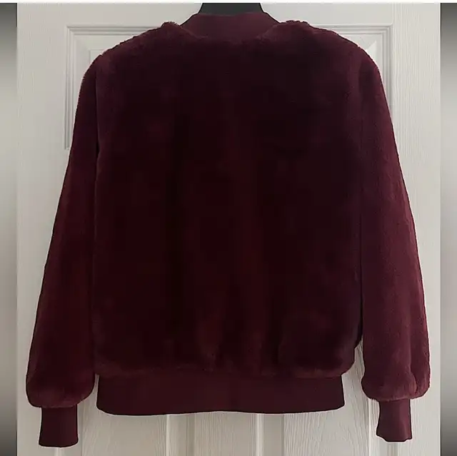 Beautiful faux fur bomber jacket in Women's - Tops & Outerwear in Cape Breton - Image 3