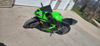 2013 636 zx6r safety is good till July 16th 2026. It has a quad lock phone holder Has abs and tracti...