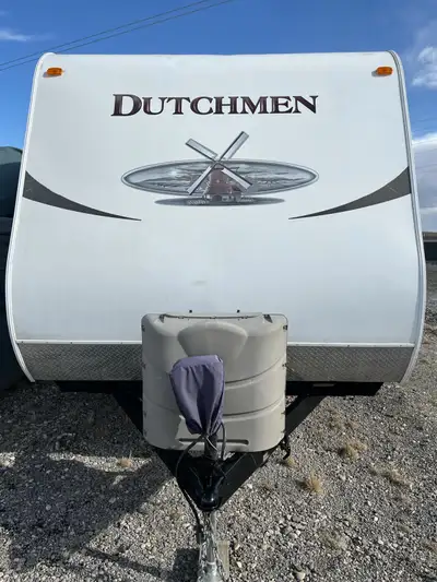 This 2013 Thor Dutchmen Valiant 261BHS travel trailer is in mint condition – used only twice for cam...