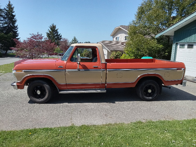 1977 Ford F250 pickup truck two tone 2wd in Cars & Trucks in Victoria - Image 2