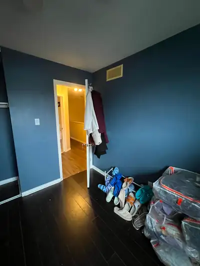 Room move fallingbrook south orleans $800 all included wifi no pets No smokers or drinkers 613618328...