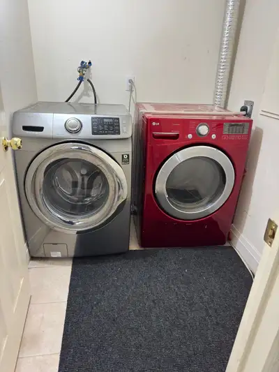 One private room available from September 1 for females only. Rent includes utilities (wifi, water ,...