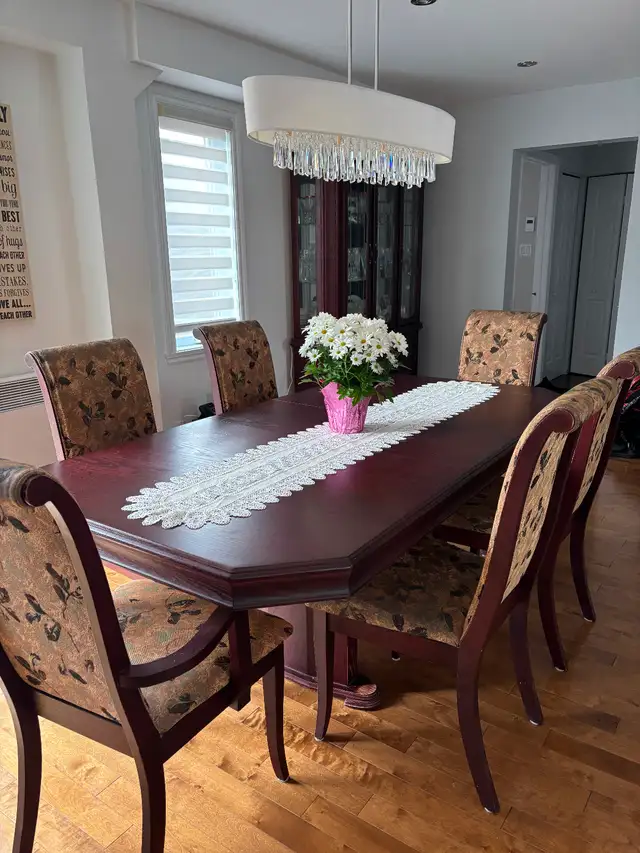 Ensemble de salle à manger in Dining Tables & Sets in Laval / North Shore - Image 2