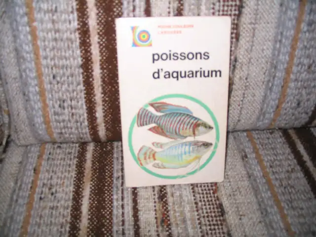 LIVRE DE POCHE COULEURS - LAROUSSE - POISSONS D'AQUARIUM in Children & Young Adult in Laval / North Shore - Image 2
