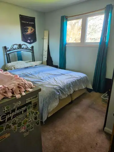 Furnished, no pets, I already have dogs in the home, everything included.