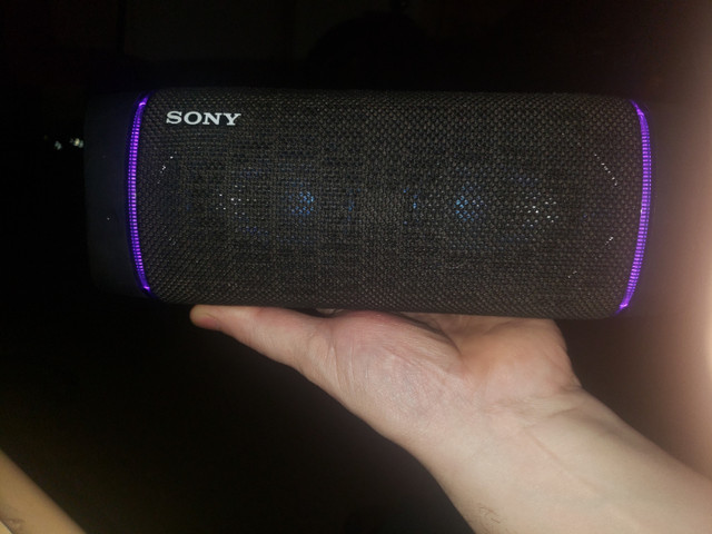 Sony portable speaker in General Electronics in Medicine Hat - Image 2