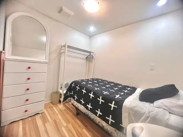 Clean Furnished Room For Rent-Male Only-All Included/Utilities in Room Rentals & Roommates in Ottawa - Image 4