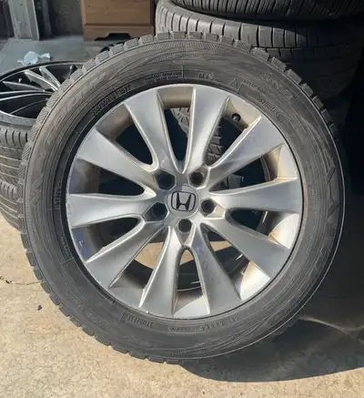 Set of 4 Honda CR-V rims and tires Size: 235/60R18 Bolt pattern: 5*114.3 Tires should be changed Rim...
