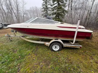 1995 Maxum 1800 SR2. 18 foot fiberglass boat. Powered by a Mercury 4.3 Liter inboard motor. Good ope...