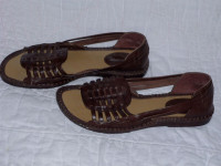 brown Leather Sandals ... NEW never worn .. Size 7 ..