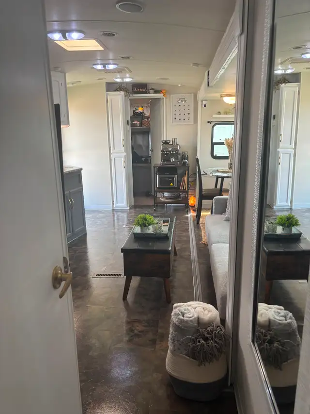 36 Ft Winnebago One with Large Solar Package in Travel Trailers & Campers in Medicine Hat - Image 11