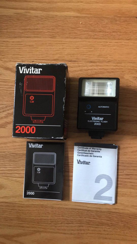 Vivitar V2000 General Purpose Electronic Flash for 35mm Camera in Cameras & Camcorders in Mississauga / Peel Region