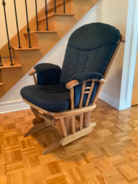 Glider Chair / Chaise Berçante