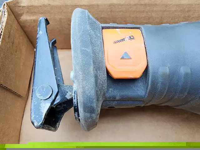 Ridgid R8442 Battery Operated 18Volt Sawzall Tool & Battery in Power Tools in Windsor Region - Image 5