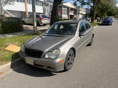 2003 Mercedes-Benz C240 231,801 km 2.6L V6 | RWD | Sedan Luxury at an affordable price — a great opt...