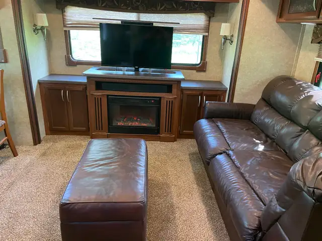crusader fifth wheel in Travel Trailers & Campers in Regina - Image 4