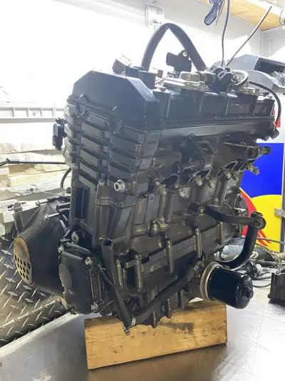 Moteur/swap complet de moto sport kawasaki z1000 2004 avec 37000km. Jai tout pour le faire fonctionn...