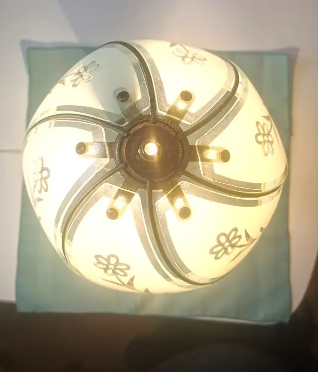 Table Lamp Glass Shade, Crystal Base Botanical Scalloped Frosted in Indoor Lighting & Fans in Markham / York Region - Image 8