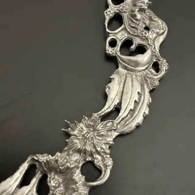 Vintage Pewter Plate Frame by Wilton Columbia, USA in Arts & Collectibles in Calgary - Image 6