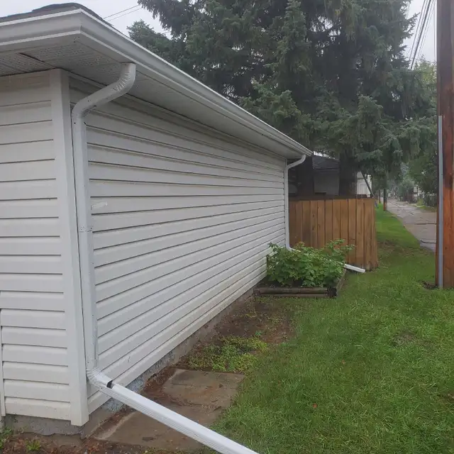 Eavestrough Installation415732380667760641