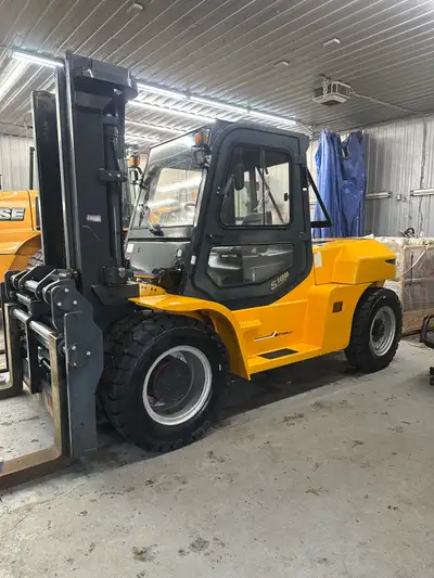 2023 Samuk S100 forklift, only 64 hours, Isuzu diesel engine, 10 ton/22000lbs capacity, side shift,...