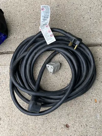 This RV 25’ 120W 30Amp extension cord is perfect for powering your recreational vehicle with ease, p...