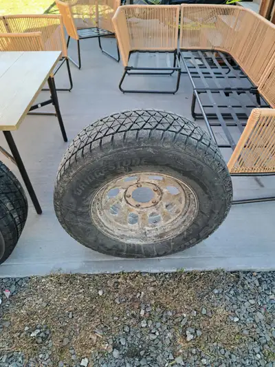 4 PNEUS HIVERS NEUF SUR ROUES.($700) -BRIDGESTONE BLIZZAK. -265/70/R17. (était sur DODGE RAM) -CONTA...