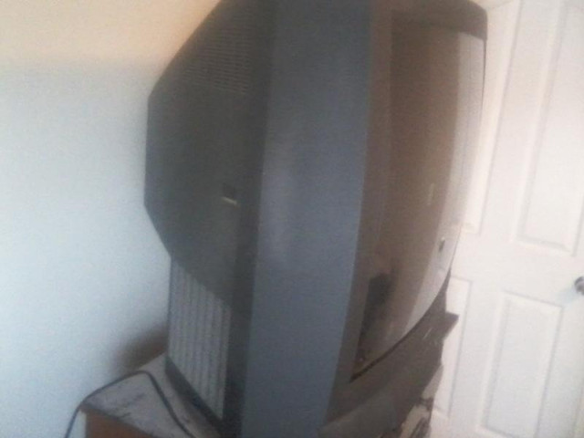 2001 Toshiba Television for sale. $ 100.00 OBO dans Téléviseurs  à Calgary