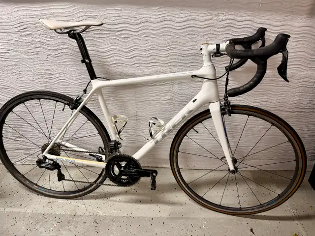 Trek Emonda SL8 11 speed DI2 Carbon Road Bike in Road in St. Catharines - Image 3