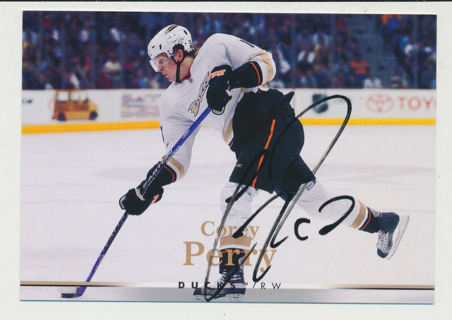 COREY PERRY ANAHEIM DUCKS EXTRA RARE SIGNED UD SERIES 2 CARD in Arts & Collectibles in Oakville / Halton Region