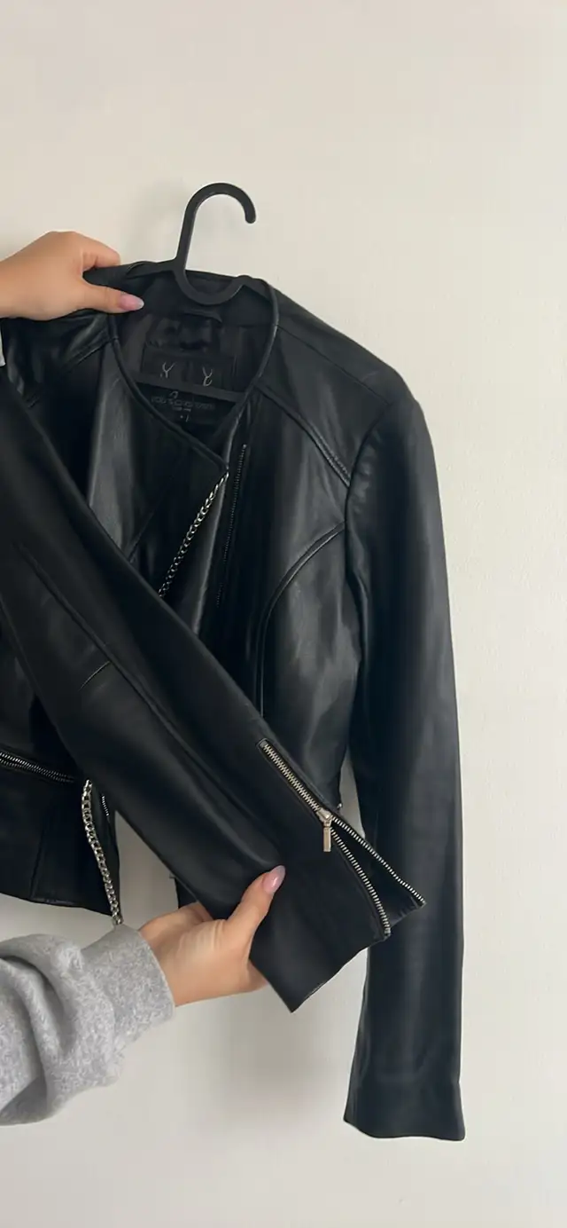 veste cuir / leather  veritable  in Women's - Tops & Outerwear in City of Montréal - Image 3