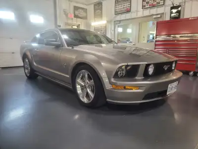 2009 Ford Mustang GT 45th Anniversary Edition- Low Kilometers ! Only 32305 Original Kilometers ! Lik...