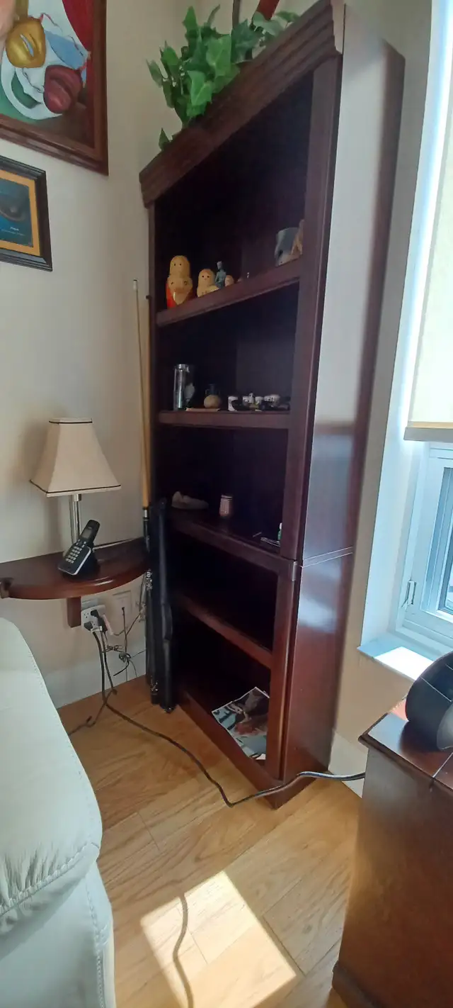 Sauder cherry display cabinet in Hutches & Display Cabinets in Kingston - Image 4