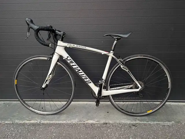 Specialized Roubaix Carbon Fibre Road Bike Small in Road in Markham / York Region - Image 2