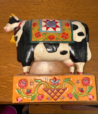 This charming Jim Shore Heartwood Creek cow door stop is made of cast iron and features a classic Sc...
