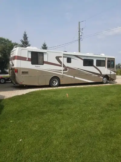 top of the line imperial model class A 159912kms. pre-emission cummins IXC 350hp engine, 6speed alli...