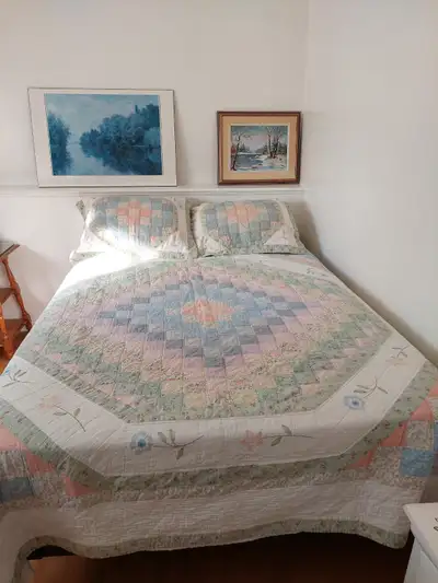 Suitable for one female only - Great location in Gatineau. Spacious, bright, private and furnished b...