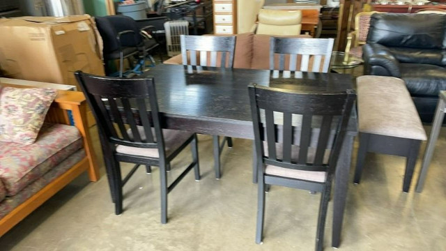 BLACK DINING TABLE WITH 4 CHAIRS - w/ in Dining Tables & Sets in Delta/Surrey/Langley - Image 2