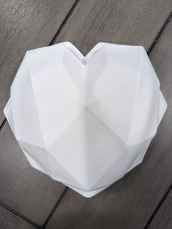 NEW Diamond Heart Silicone Mold Baking White about 12 inches in Other in Mississauga / Peel Region