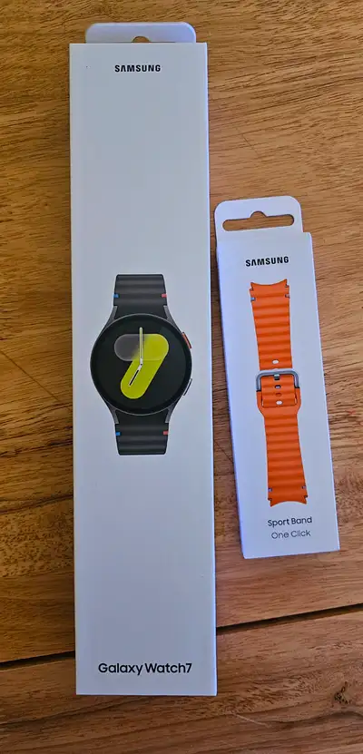 Selling a brand new (still sealed in box) samsung galaxy watch 7 (44 mm). This is in green color and...