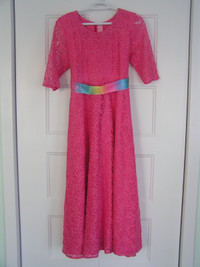 Robe en dentelle rose (Pink lace dress)