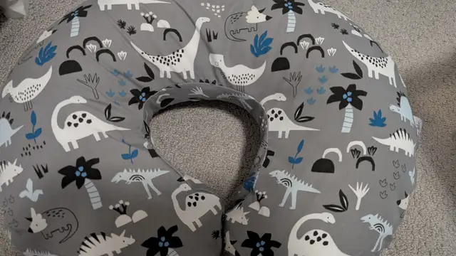 Boppy breastfeeding & baby support pillow in Feeding & High Chairs in Oakville / Halton Region - Image 3
