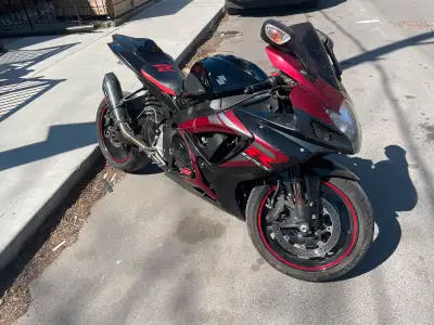 Get ready to experience the thrill with this used 2007 Suzuki GSXR 750! This bike is a powerhouse on...