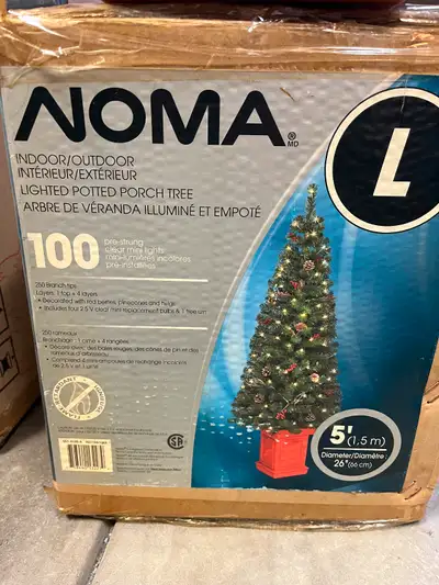 Noma Porch Trees in pots with lights, Voir plus