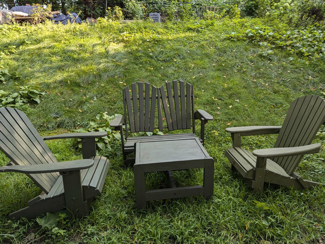 Green Adirondack Patio Bench. Comes with Table. Solid Wood. in Patio & Garden Furniture in Ottawa